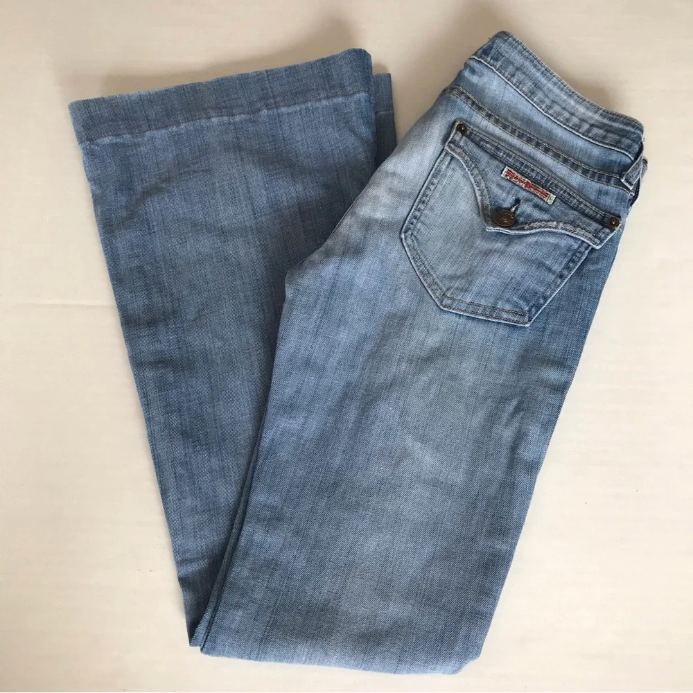 Hudson 5 Pocket Flare Jeans Light Wash Distressed Size 26 Inseam 30.5”.